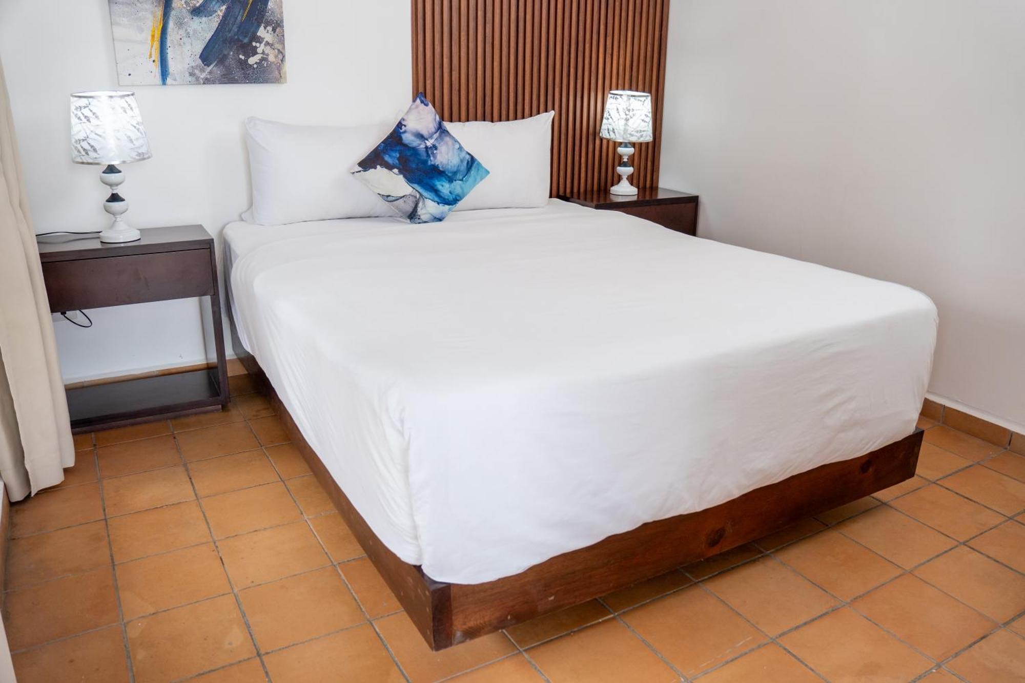 Hotel H4 El Paraiso エクステリア 写真